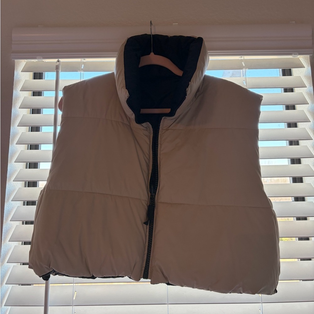 REVERSIBLE Cream + Black Cropped Puffer Vest